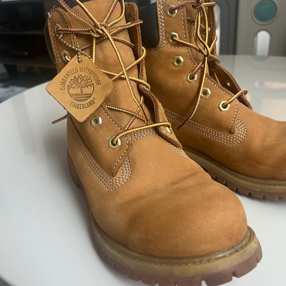 Women’s Timberland (size 9,5)